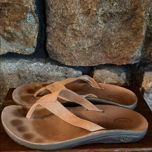 Chaco Classic Leather Flip Flop Women’s 10 Camel colored Sandals
